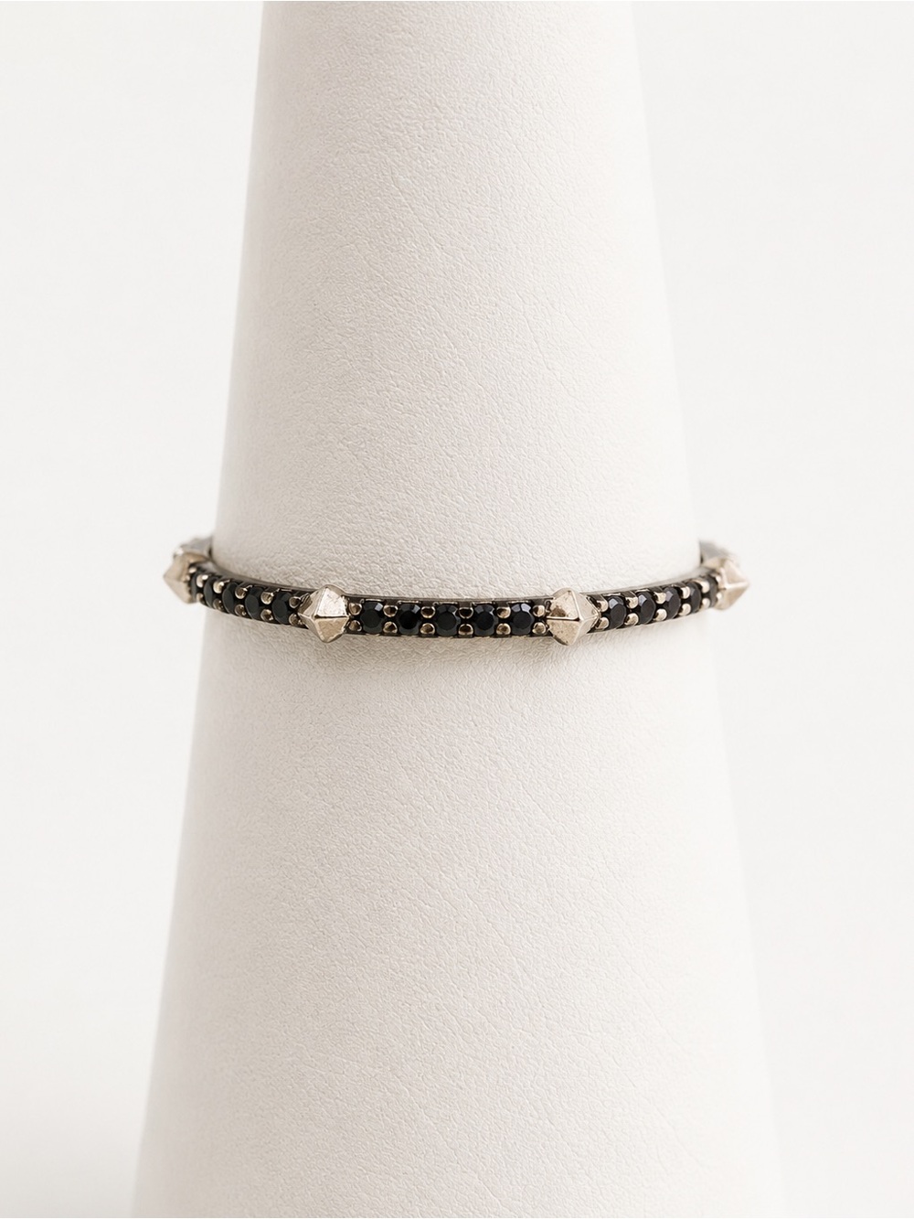 Kendra Scott 14k white gold Astrid Ring with Black Stones & Pyramid Studs.Size 7